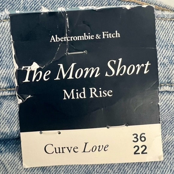 Abercrombie & Fitch Curve Love Mom Short Mid Rise Light Wash Denim Shorts NWT 36 - Picture 9 of 11